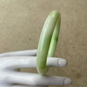 Jade Cream Green Bangle Bracelet Vintage Natural Genuine Jade Round Quality 7.5
